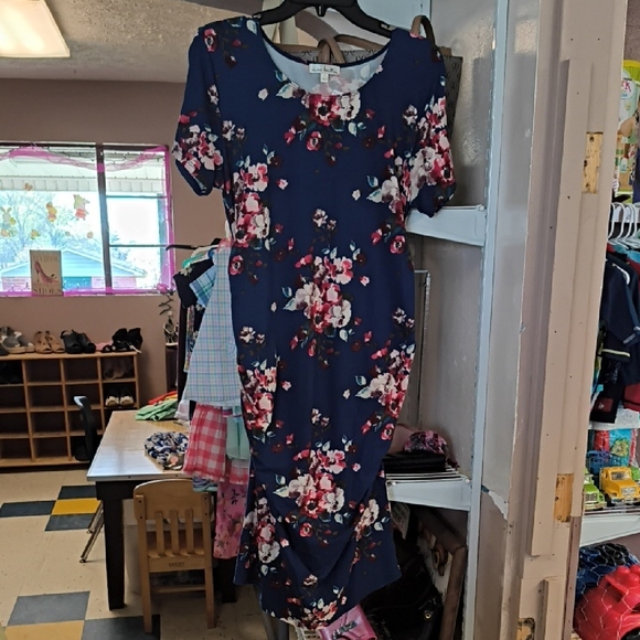 nine britton Dresses & Skirts - nine britton Navy Floral Scoop-Neck Midi Dress